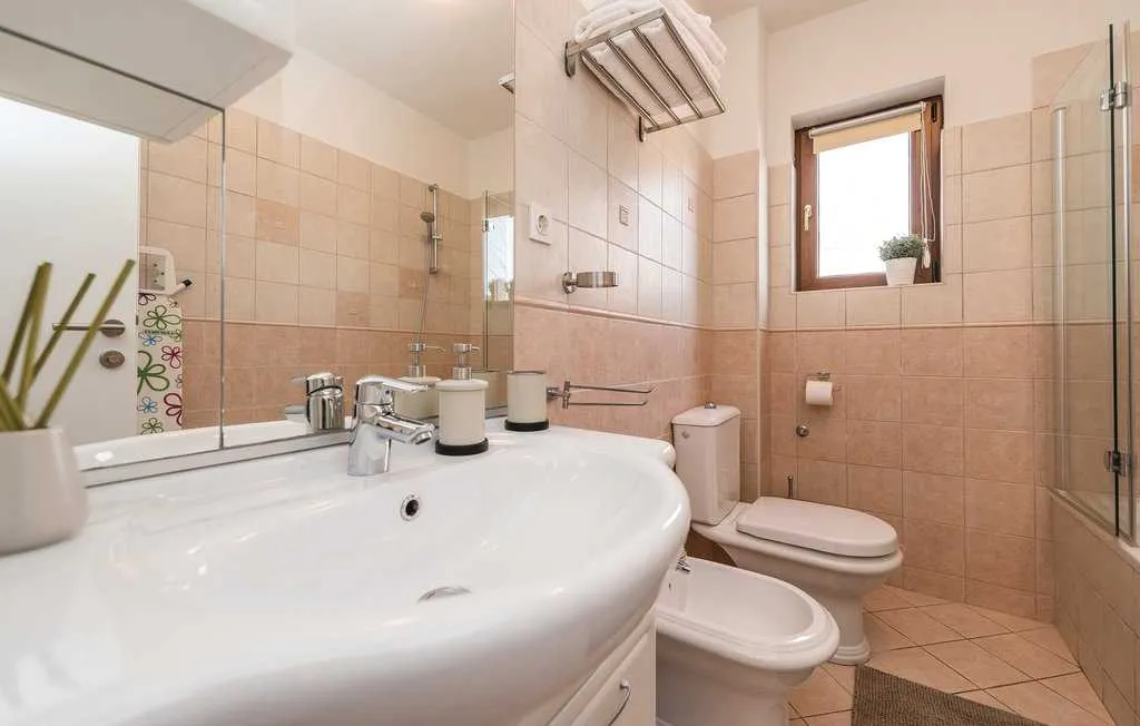 Spacious 4-Bedroom Villa in Zadar (Zemunik Donji)