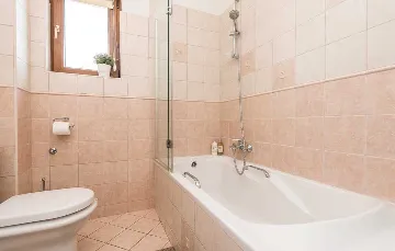 Spacious 4-Bedroom Villa in Zadar (Zemunik Donji)