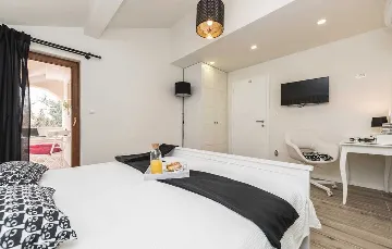 Spacious 4-Bedroom Villa in Zadar (Zemunik Donji)