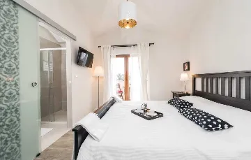 Spacious 4-Bedroom Villa in Zadar (Zemunik Donji)