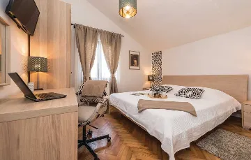 Spacious 4-Bedroom Villa in Zadar (Zemunik Donji)