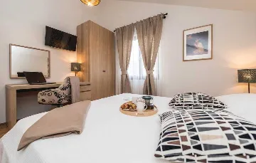 Spacious 4-Bedroom Villa in Zadar (Zemunik Donji)