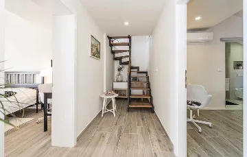 Spacious 4-Bedroom Villa in Zadar (Zemunik Donji)