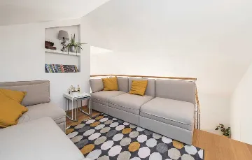 Spacious 4-Bedroom Villa in Zadar (Zemunik Donji)