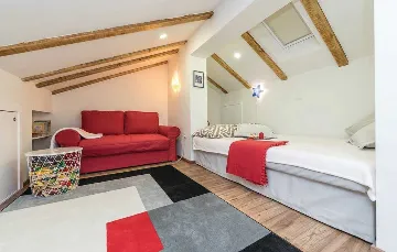 Spacious 4-Bedroom Villa in Zadar (Zemunik Donji)