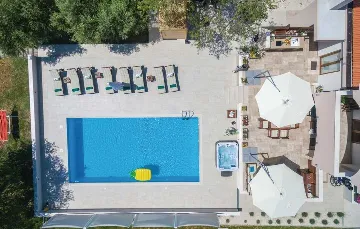 Spacious 4-Bedroom Villa in Zadar (Zemunik Donji)