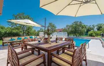 Spacious 4-Bedroom Villa in Zadar (Zemunik Donji)