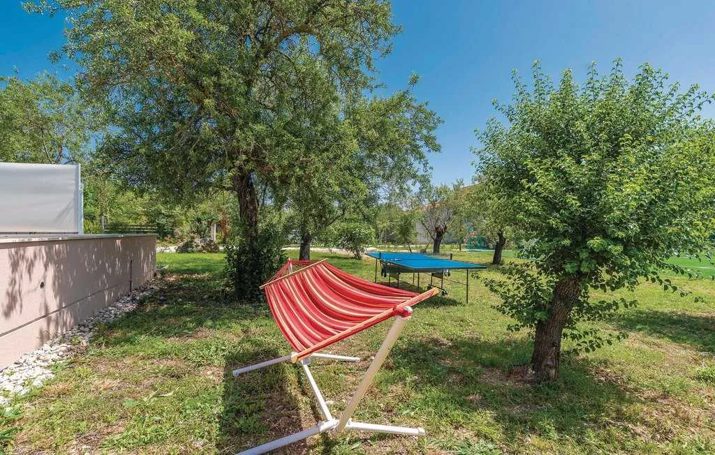 Spacious 4-Bedroom Villa in Zadar (Zemunik Donji)
