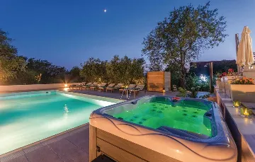 Spacious 4-Bedroom Villa in Zadar (Zemunik Donji)