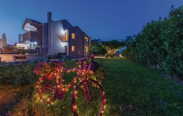 Spacious 4-Bedroom Villa in Zadar (Zemunik Donji)