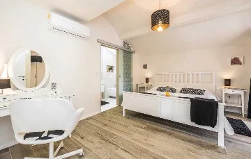 Spacious 4-Bedroom Villa in Zadar (Zemunik Donji)