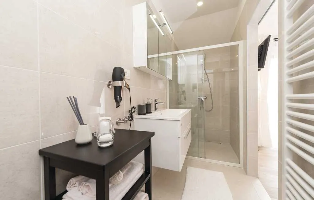 Spacious 4-Bedroom Villa in Zadar (Zemunik Donji)