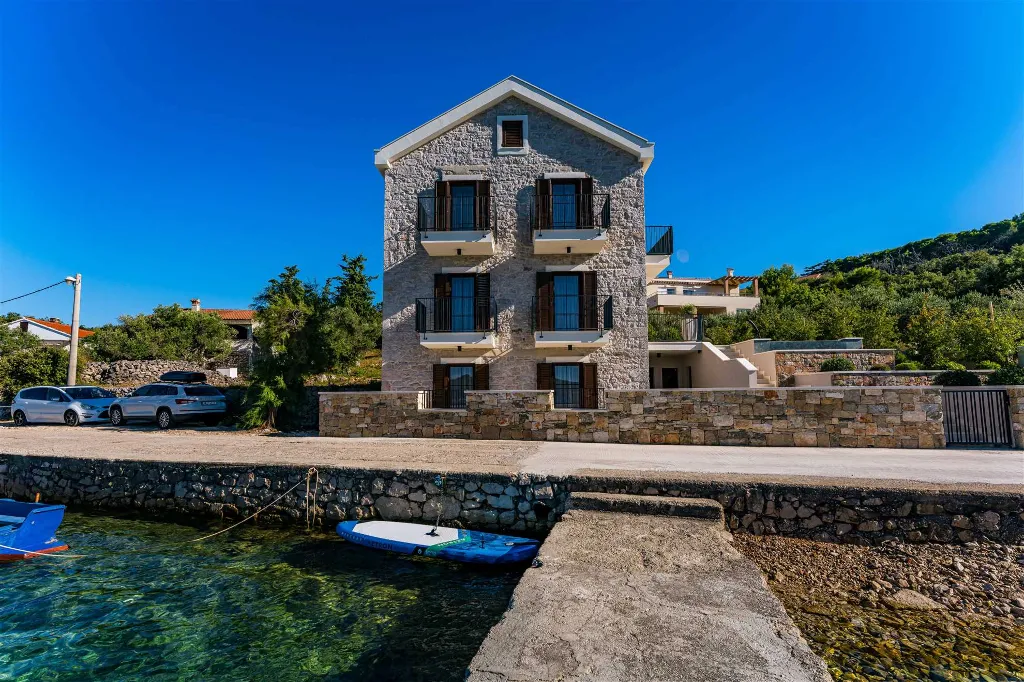 Heated Infinity Pool Seafront Villa in Zadar