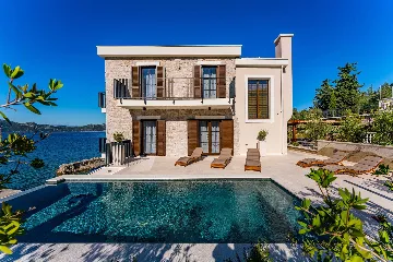 Heated Infinity Pool Seafront Villa in Zadar