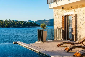 Heated Infinity Pool Seafront Villa in Zadar