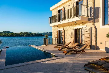 Heated Infinity Pool Seafront Villa in Zadar