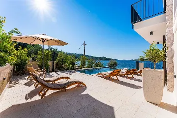 Heated Infinity Pool Seafront Villa in Zadar