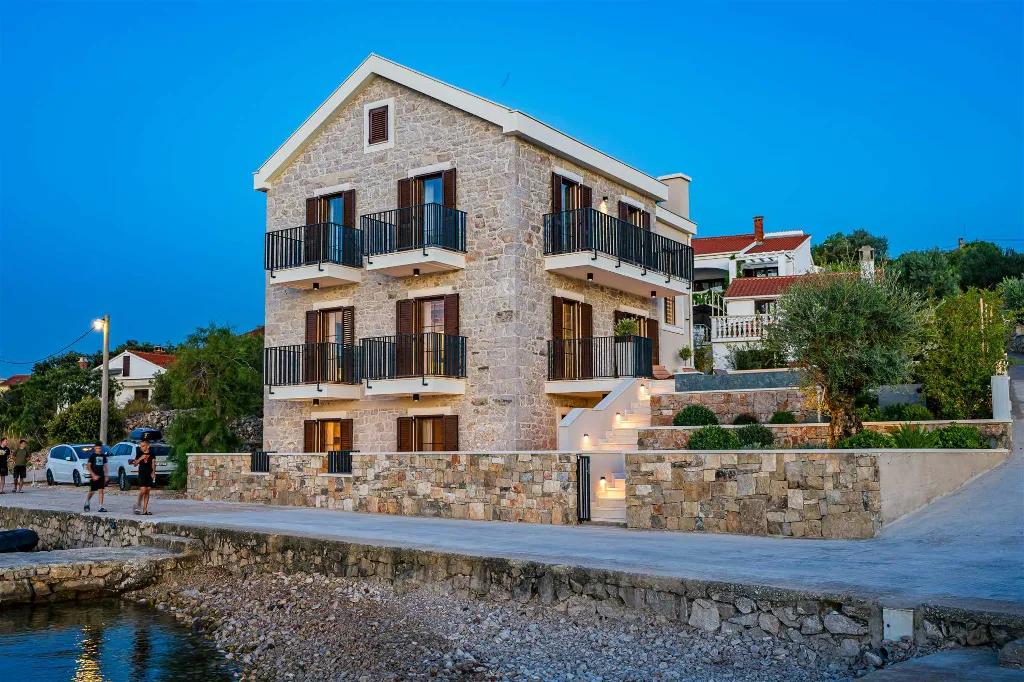 Heated Infinity Pool Seafront Villa in Zadar