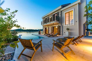 Heated Infinity Pool Seafront Villa in Zadar