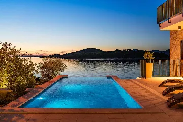Heated Infinity Pool Seafront Villa in Zadar