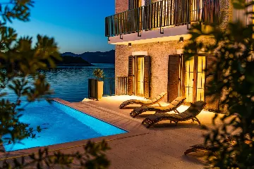 Heated Infinity Pool Seafront Villa in Zadar