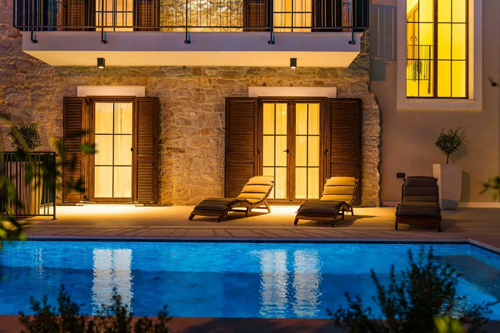 Heated Infinity Pool Seafront Villa in Zadar