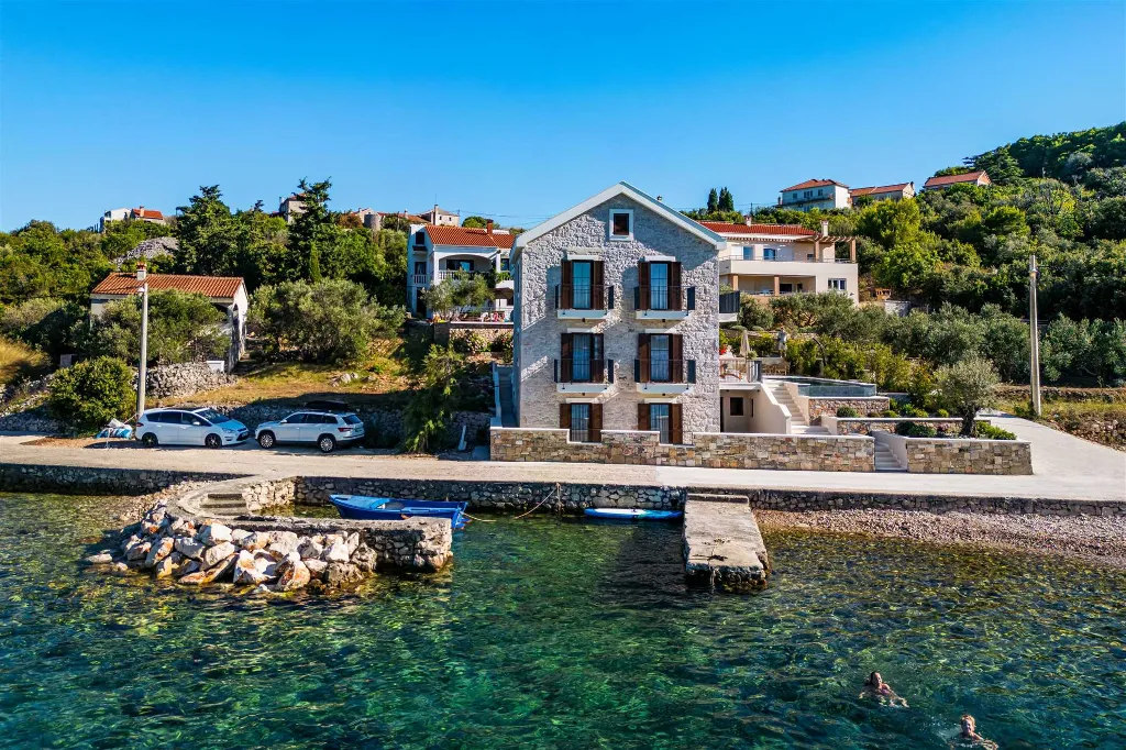 Heated Infinity Pool Seafront Villa in Zadar