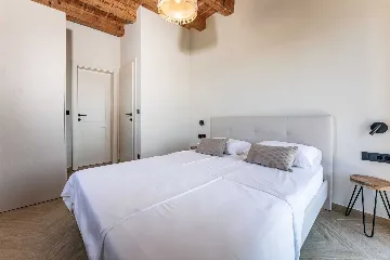 Heated Infinity Pool Seafront Villa in Zadar