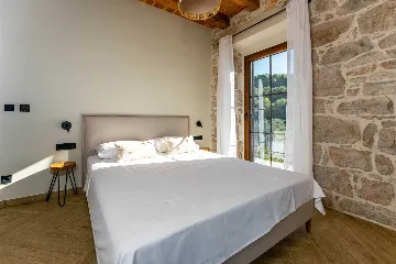 Heated Infinity Pool Seafront Villa in Zadar