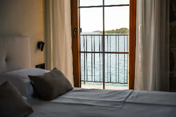 Heated Infinity Pool Seafront Villa in Zadar