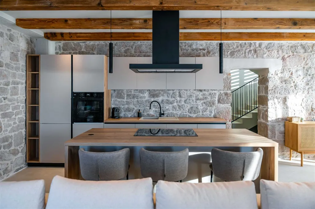 Heated Infinity Pool Seafront Villa in Zadar