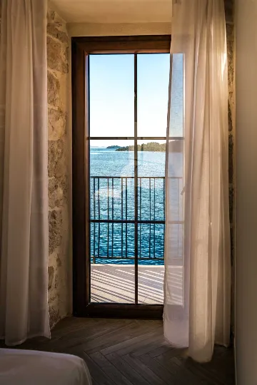 Heated Infinity Pool Seafront Villa in Zadar