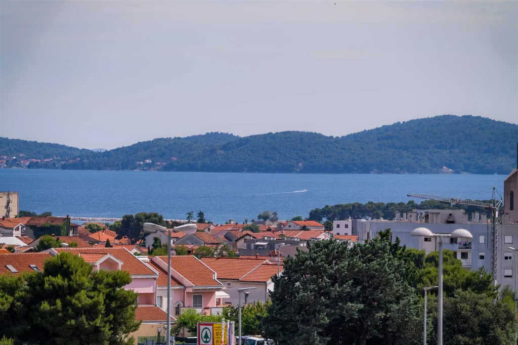 Air-Conditioned 2-Bedroom Apartment in Zadar