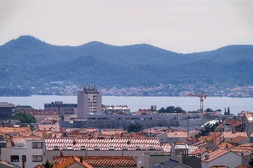 Air-Conditioned 2-Bedroom Apartment in Zadar