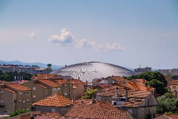 Air-Conditioned 2-Bedroom Apartment in Zadar