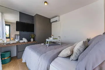 Air-Conditioned 2-Bedroom Apartment in Zadar