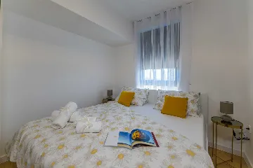 Air-Conditioned 2-Bedroom Apartment in Zadar