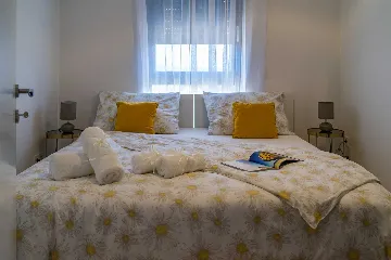Air-Conditioned 2-Bedroom Apartment in Zadar