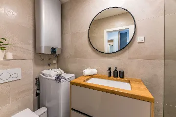 Air-Conditioned 2-Bedroom Apartment in Zadar