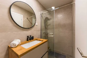 Air-Conditioned 2-Bedroom Apartment in Zadar