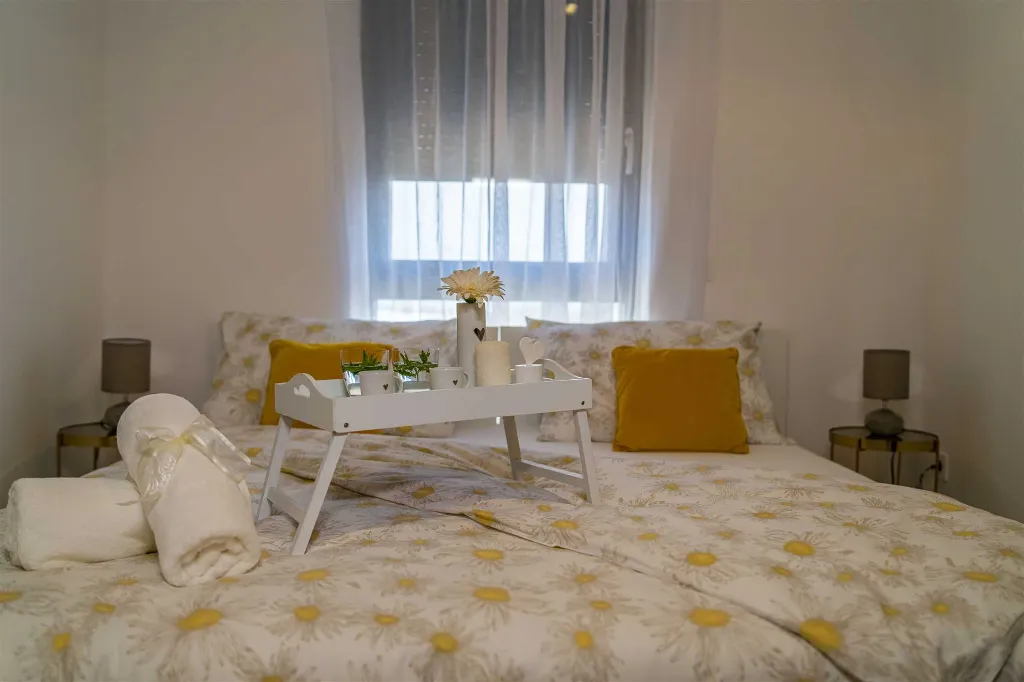 Air-Conditioned 2-Bedroom Apartment in Zadar