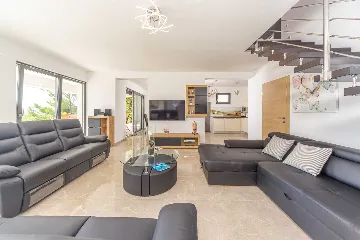 4-Bedroom Villa in Starigrad Paklenica for Up to 10