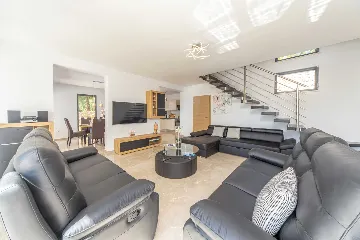 4-Bedroom Villa in Starigrad Paklenica for Up to 10