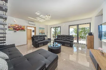 4-Bedroom Villa in Starigrad Paklenica for Up to 10
