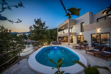 4-Bedroom Villa in Starigrad Paklenica for Up to 10