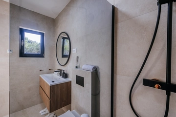 Petrčane Apartment with Private Pool & Jacuzzi