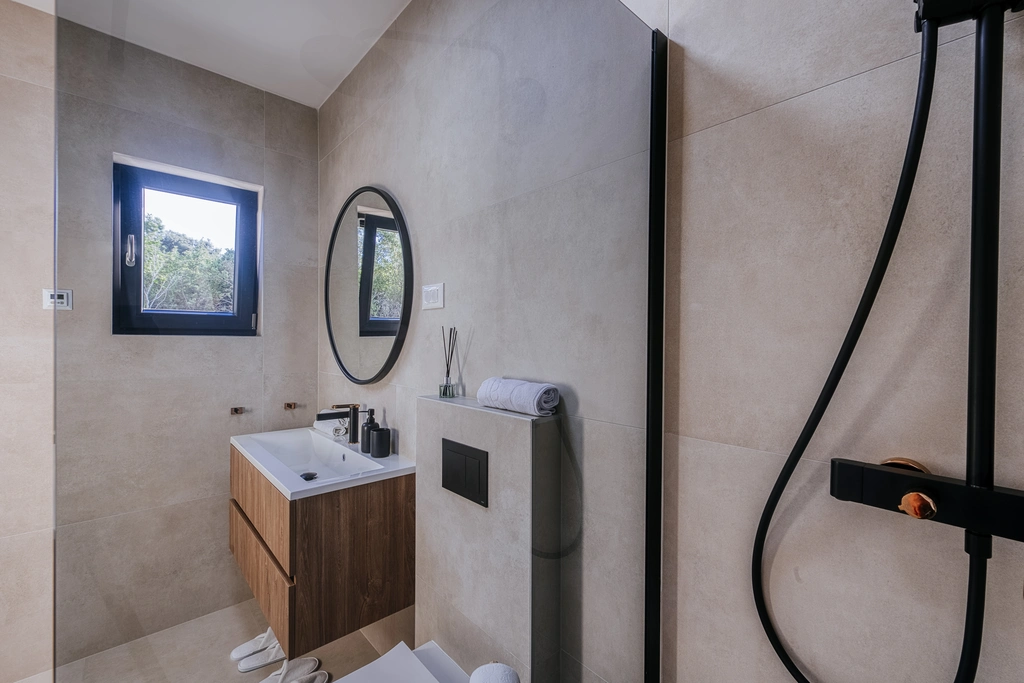 Petrčane Apartment with Private Pool & Jacuzzi