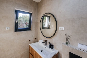 Petrčane Apartment with Private Pool & Jacuzzi