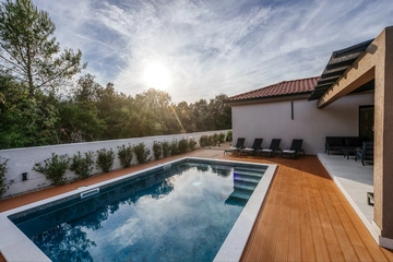 Petrčane Apartment with Private Pool & Jacuzzi