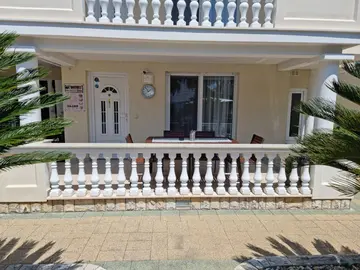 One-Bedroom Sea-View Villa in Kožino